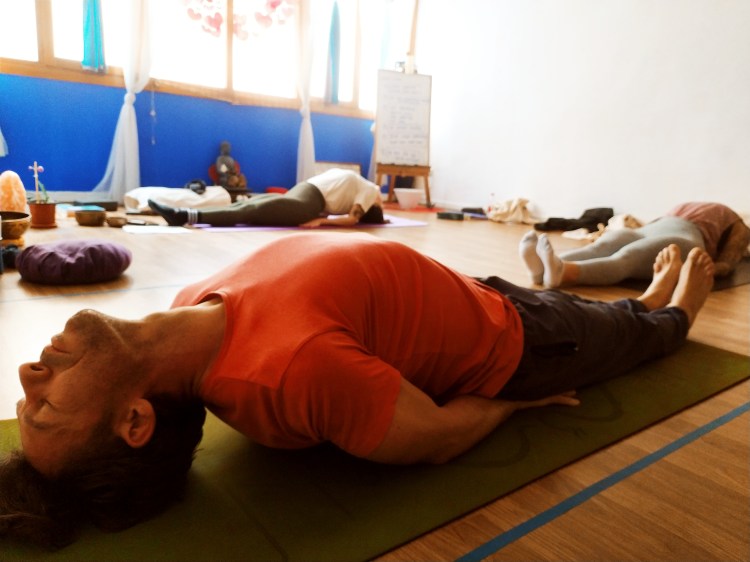 alumnos de la formación de profesores de yoga 200h en Algeciras