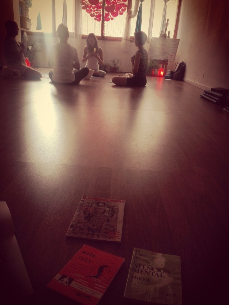 estudio alumnos de la formación de profesores de yoga 200h en Algeciras