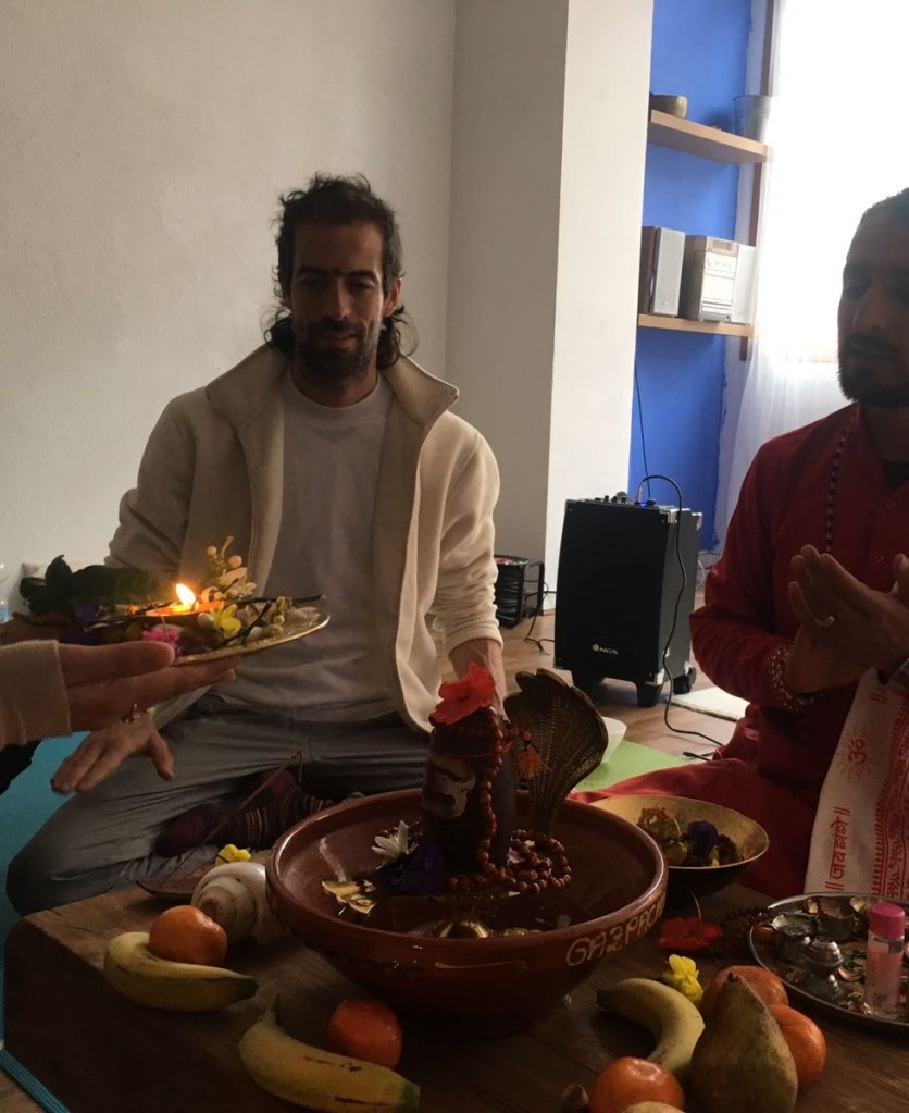 Álvaro Peloche, profesor de yoga, formador y fundador de Espacio Bitali.