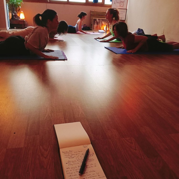 Formación de profesores de yoga de 200h certificada por la Yoga Alliance espacio bitali yoga algeciras
